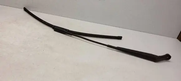 Opel Zafira B Front wiper blade arm 13145563 179065E24