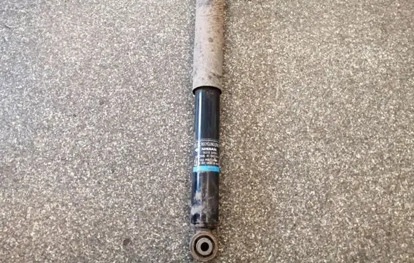 Nissan X-Trail T31 Rear shock absorber/damper 562103UB0A
