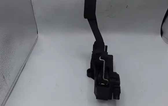 Mercedes-Benz A W169 Accelerator throttle pedal A1693000404 91754020