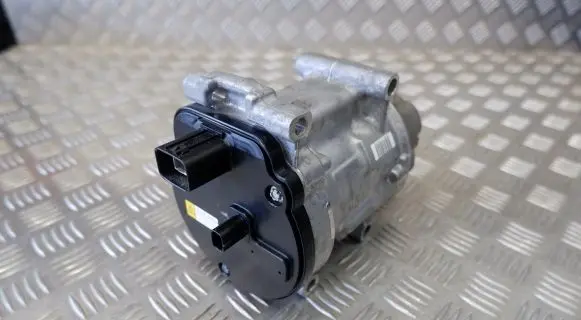 Toyota Yaris XP210 Air conditioning (A/C) compressor (pump) 0424000740 88370K0010