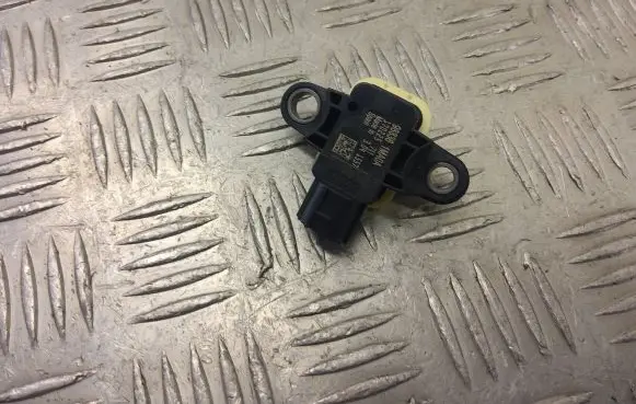 Nissan Navara D23 Airbag deployment crash/impact sensor 988361MA0A