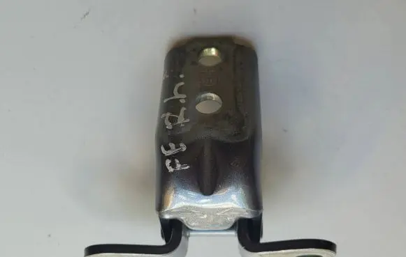Hyundai Santa Fe Front door lower hinge 