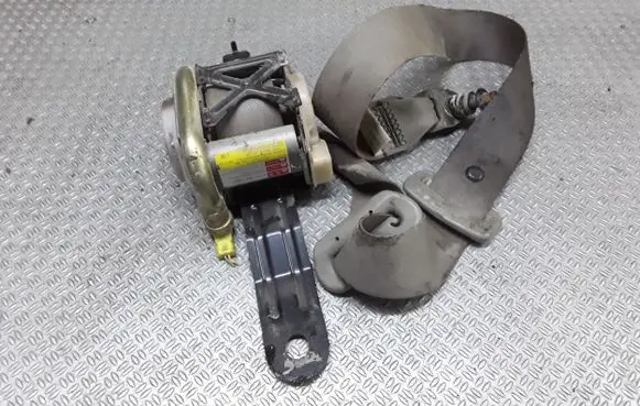 Nissan X-Trail T30 Front seatbelt