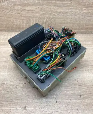 Ford Focus Fuse module 518251905 98AG14A073CH