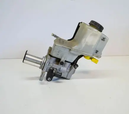 Volkswagen Golf VII Brake fluid reservoir 