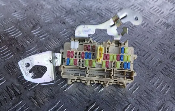 Renault Koleos II Fuse module 243806715R