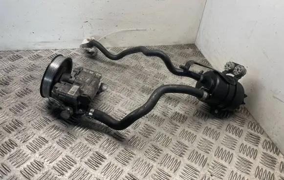 BMW 5 E60 E61 Power steering pump 6780848