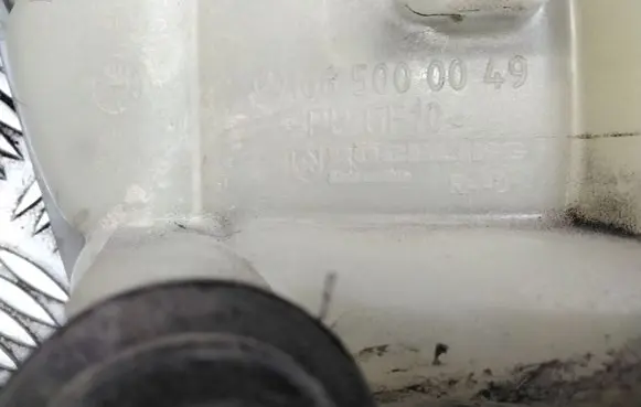 Mercedes-Benz ML W166 Coolant expansion tank/reservoir 1665000049