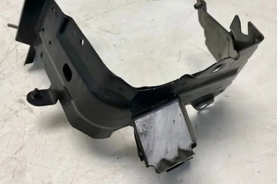 Audi Q7 4M Fender mounting bracket 4M0821138B