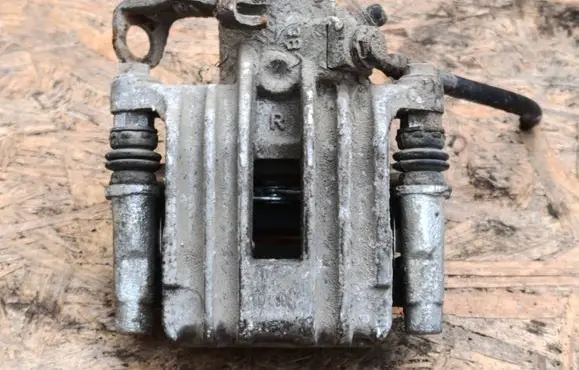 Volkswagen Golf IV Rear brake caliper