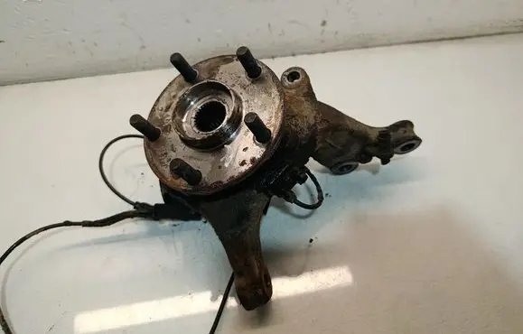 Toyota RAV 4 (XA40) Front wheel hub 