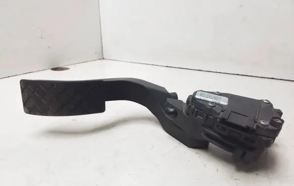 Volkswagen PASSAT B5.5 Accelerator throttle pedal 8D1721523F 6PV00837603