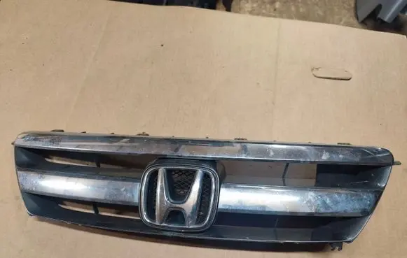 Honda FR-V Front bumper upper radiator grill