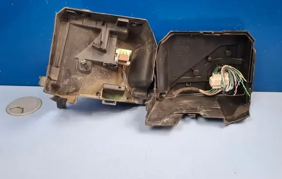 Renault Kangoo II Fuse box cover 8200744505