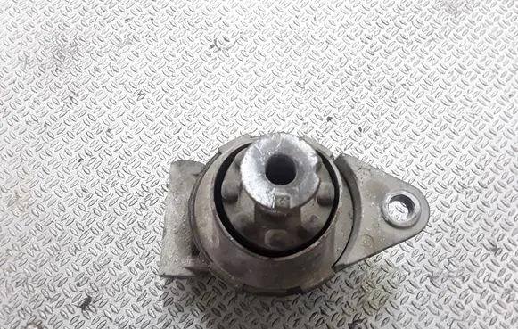 Opel Zafira B Engine mount bracket 24427641