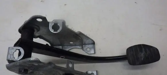 Opel Vivaro Brake pedal 8200320524