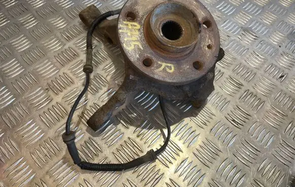Opel Vivaro Front wheel hub 