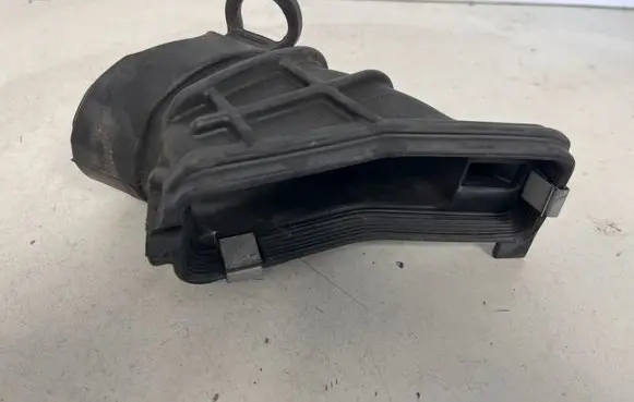 Ford Kuga II Air intake duct part AV619A675AD