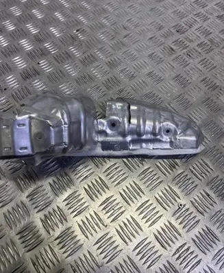 BMW 5 G30 G31 G38 Heat shield in engine bay 8585811