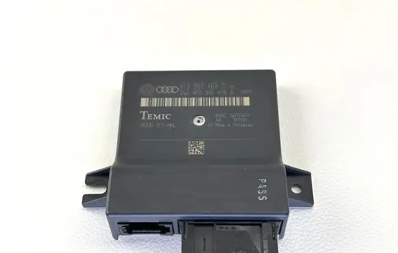 Audi A6 S6 C6 4F Gateway control module 4F0907468D 4F0910468A