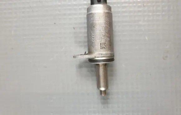 Audi A4 S4 B9 Camshaft vanos timing valve 06E103697L