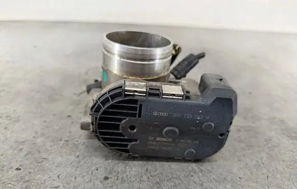 Audi A4 S4 B7 8E 8H Throttle body valve 
