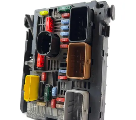 Peugeot 308 Fuse box set 9675878480 R05