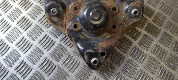Audi A4 S4 B5 8D Coil spring mount 