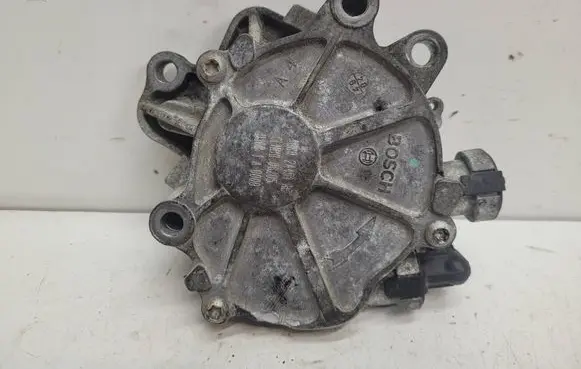 Land Rover Discovery 3 - LR3 Vacuum pump 4R8Q2A451