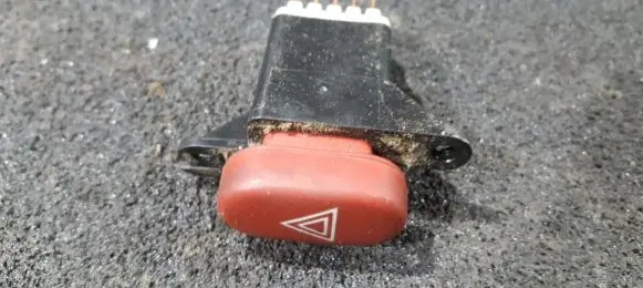 Renault Laguna I Hazard light switch 822955