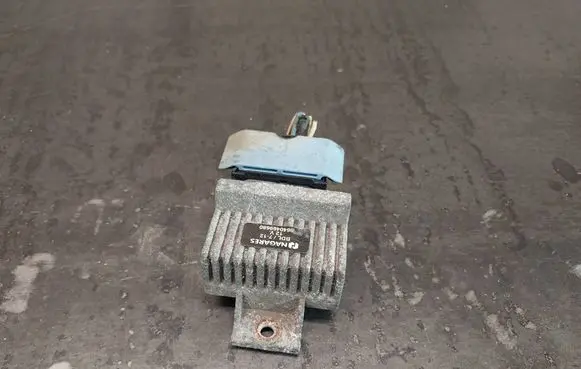 Citroen C4 I Picasso Glow plug pre-heat relay 9640469680