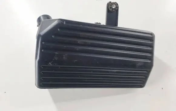 Suzuki Grand Vitara II Intake resonator 