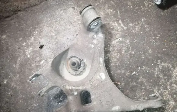 Audi A4 S4 B7 8E 8H Coil spring/strut mount 