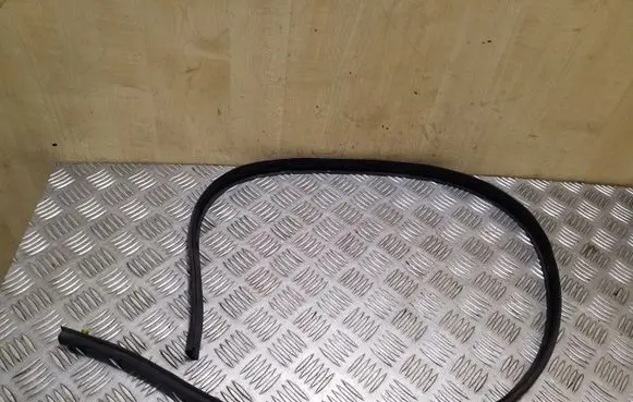 KIA Sorento Engine compartment rubber 