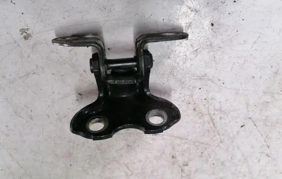 Toyota Prius (XW30) Rear door upper hinge