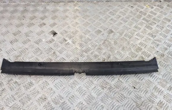 Jeep Compass Intercooler air guide/duct channel 68244642AA