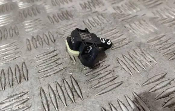 Mercedes-Benz GLE AMG (W166 - C292) Airbag deployment crash/impact sensor A1668210351