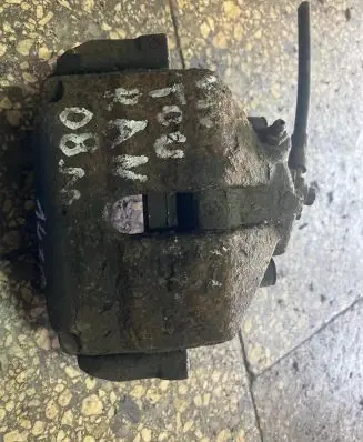 Volkswagen Touran I Front brake caliper