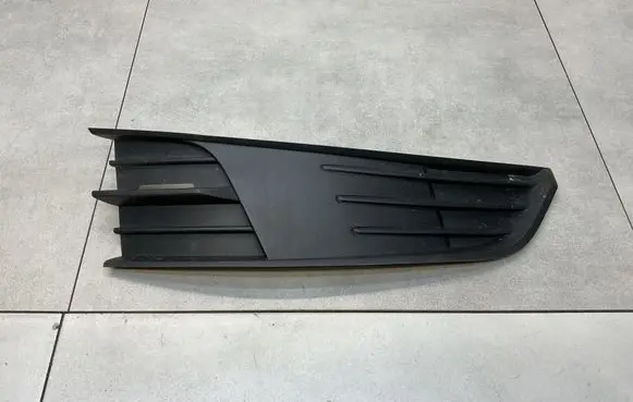 Skoda Fabia Mk3 (NJ) Front fog light trim/grill 6V0807368