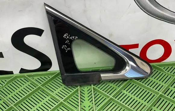 Lexus RX 450H Front triangle window/glass 
