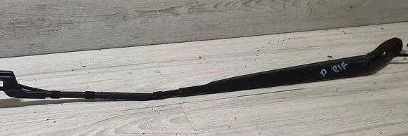 Front wiper blade arm