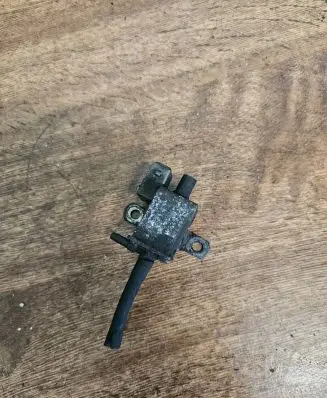 BMW 5 E34 Turbo solenoid valve