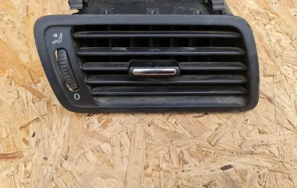 Volkswagen PASSAT B6 Dashboard side air vent grill/cover trim 3C1819702E T0024375