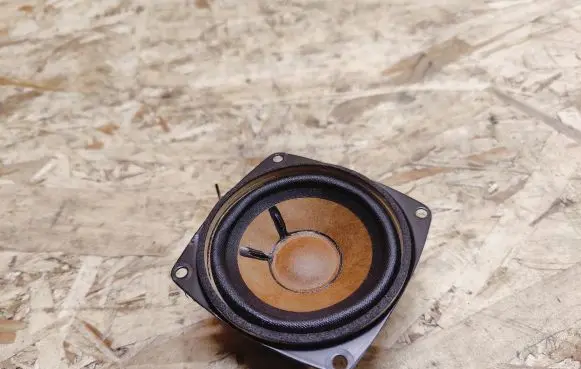 Maserati Quattroporte Panel speaker 