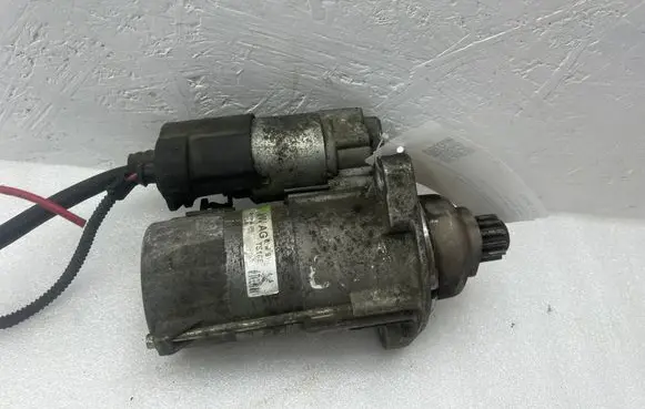 Volkswagen Golf V Starter motor 02M911024A
