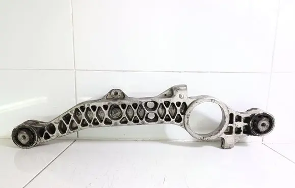 Mercedes-Benz Vito Viano W639 Front differential bracket 