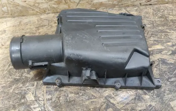 Chevrolet Malibu Air filter box cover 88381LS 13319575