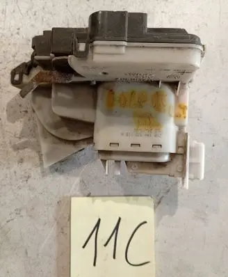 Volkswagen Golf III Rear door lock 1H4839015A