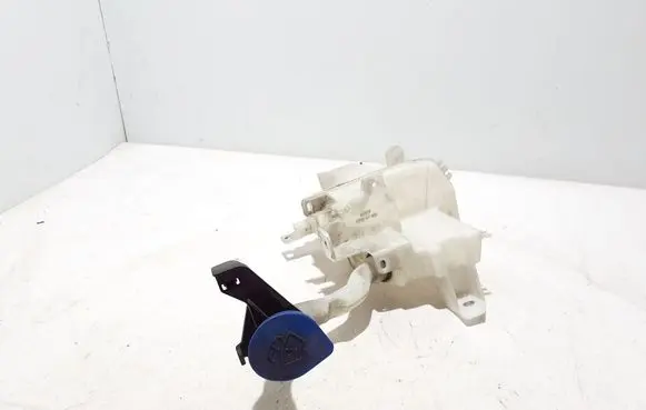 Mazda CX-3 Windshield washer fluid reservoir/tank D10E67480