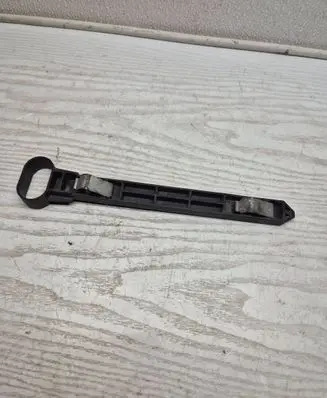 Headlight/headlamp mounting bracket